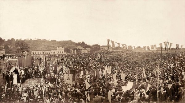 Missa_campal_celebrada_em_ação_de_graças_pela_Abolição_da_Escravatura_no_Brasil,_1888