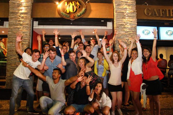 cosas-que-hacer-en-río-pub-crawl-lapa